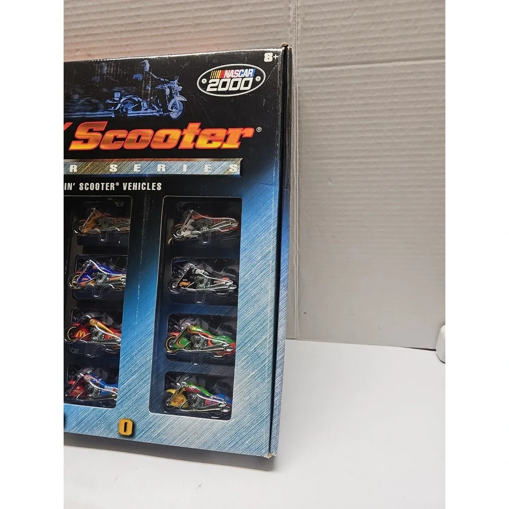 Hot Wheels Racing NASCAR 2000 Scorchin' Scooter Set Collector Series 16 Vehicles
